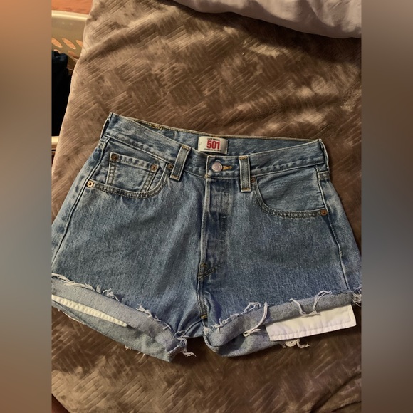 LEVIS shorts , Size 29 - Picture 2 of 4